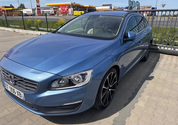 Volvo V60 cena 52900 przebieg: 194402, rok produkcji 2016 z Ciechanów małe 704